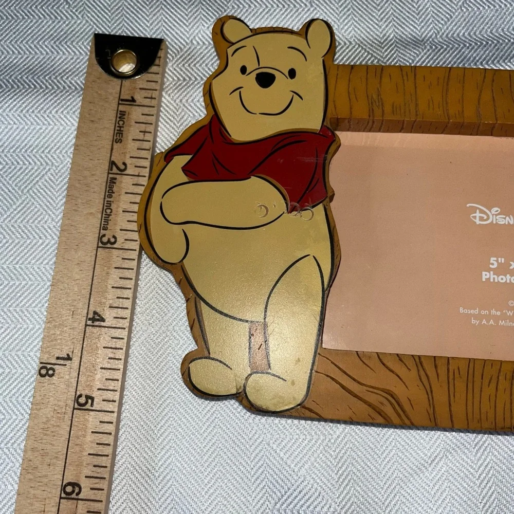 Disney Store Winnie the Pooh Picture Frame Holds 5” x 3 1/2” Picture‎